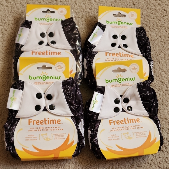 BumGenius Freetime Black and White Cloth Nappy - Picture 1 of 3